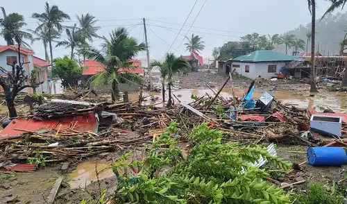 En Filipinas esperan la llegada del tifón Fung-wong.
