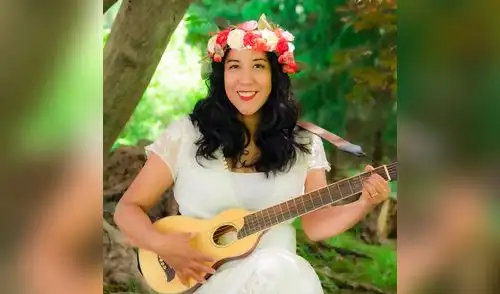 Flor Bromley. Flor Bromley.