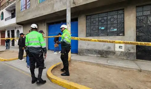 Atacan a suboficial de la PNP en la puerta de su vivienda en pleno estado de emergencia Atacan a suboficial de la PNP en la puerta de su vivienda en pleno estado de emergencia