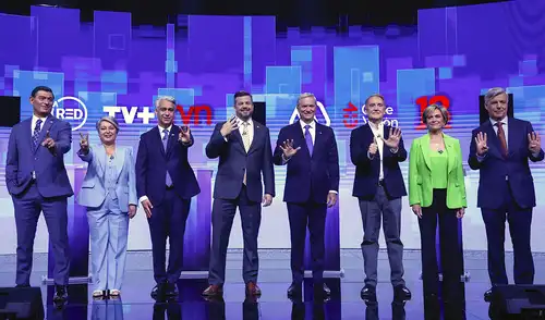 Seguridad y economía protagonizan el último debate previo a las elecciones presidenciales en Chile 2025