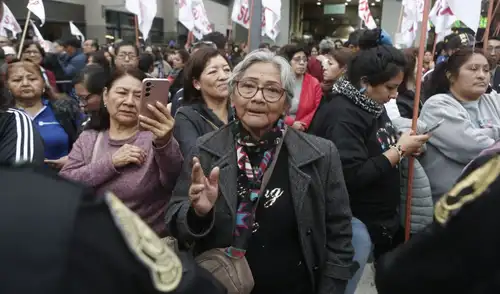 docentes acatan huelga nacional y Minedu aclara situación de clases
