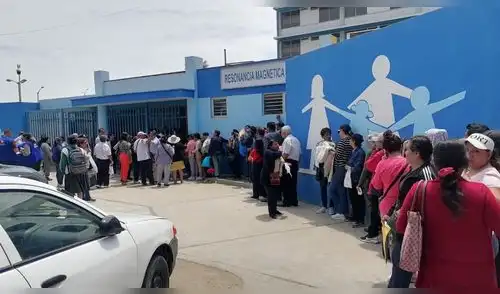 Expertos advierten crisis en EsSalud y pacientes advierten largas esperas por tratamientos