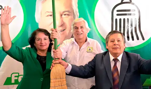 Fernando Olivera anuncia su candidatura presidencial para las elecciones 2026. Foto: Elvis Cairo y Melissa Landa / URPI-LR fernando olivera