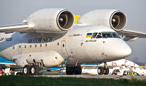 El modelo de Antonov AN-74 seleccionado por el Mininter es viejo y de segundo uso, y no nuevo y recién salido de fábrica, como pidió la PNP. El modelo de Antonov AN-74 seleccionado por el Mininter es viejo y de segundo uso, y no nuevo y recién salido de fábrica, como pidió la PNP.