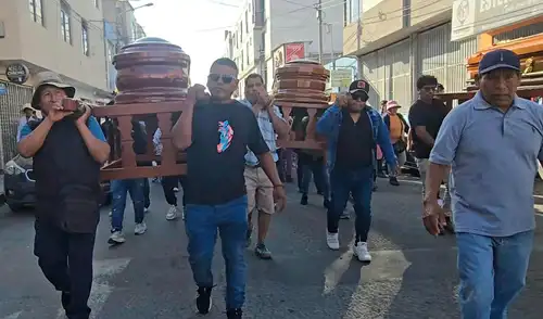 Tres integrantes de una misma familia fallecieron cuando retornada de una feria en Chala. Créditos: Wilder Pari y Mirelia Quispe / La República.