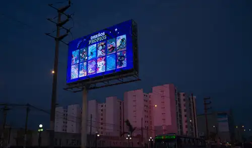 Carteles lumínicos en Perú. Foto: difusión