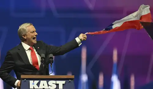 Candidatos como José Antonio Kast, Evelyn Matthei y Johannes Kaiser presentaron medidas que incluyen restricciones a libertades civiles. Foto: AFP Chile cierra una campaña presidencial marcada por la inseguridad y el debate sobre el crimen organizado