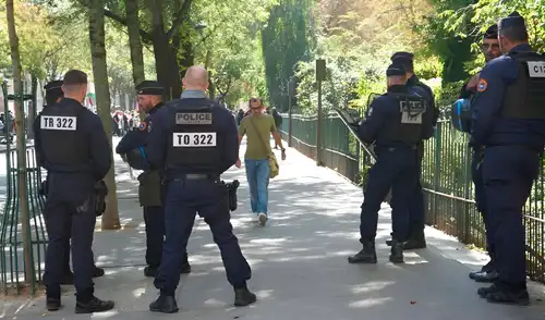 Personal de la cadena francesa BFM TV fue evacuado tras falsa amenaza de bomba. Personal de la cadena francesa BFM TV fue evacuado tras falsa amenaza de bomba.