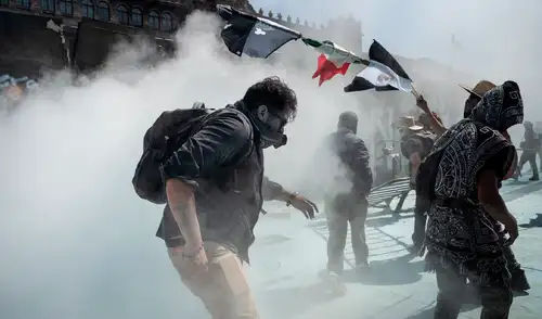 La policía lanzó gases lacrimógenos contra manifestantes de la 'Generación Z'. La policía lanzó gases lacrimógenos contra manifestantes de la 'Generación Z'.