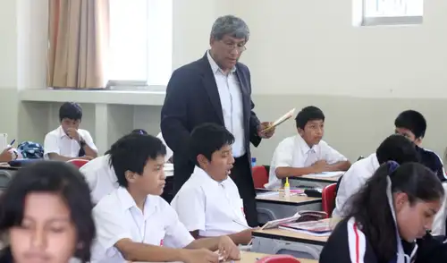 Docentes recibirán aumento de salario mínimo