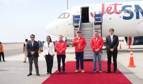 El presidente José Jerí recibió el fuego bolivariano. Foto: cortesía El presidente José Jerí recibió el fuego bolivariano. Foto: cortesía
