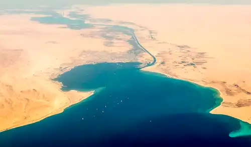 El golfo de Suez es una estrecha franja de agua que separa las placas tectónicas africana y arábiga. Foto: Aqua Fundación El golfo de Suez es una estrecha franja de agua que separa las placas tectónicas africana y arábiga. Foto: Aqua Fundación