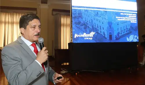 General PNP Mario Arata renuncia irrevocablemente como gerente de Seguridad Ciudadana de Miraflores en plena transmisión en vivo General PNP Mario Arata renuncia irrevocablemente como gerente de Seguridad Ciudadana de Miraflores en plena transmisión en vivo