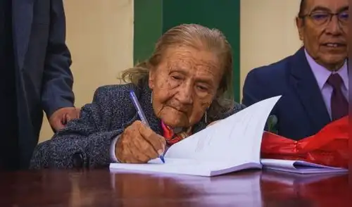 Con más de 25 años de servicio 'Blanquita' cuenta su historia en el Hospital Carrión de Huancayo. Con más de 25 años de servicio 'Blanquita' cuenta su historia en el Hospital Carrión de Huancayo.