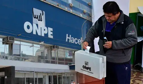 ONPE pondrá a disposición de la población link para elegir lugar de votación. Foto: composición LR onpe lugar de votación elecciones generales 2026
