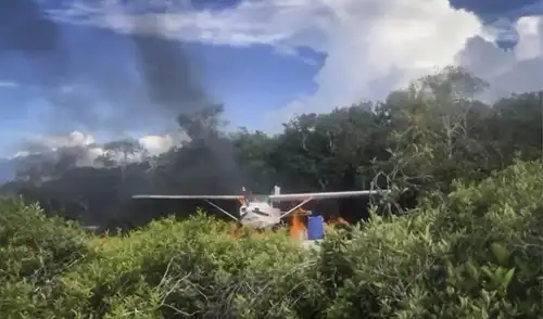 La aeronave, proveniente de Guyana, operaba sin los equipos reglamentarios de identificación necesarios. Foto: FUERZA ARMADA NACIONAL BOLIVARIANA DE VENEZUELA Venezuela intercepta avioneta procedente de Guyana que invadió su espacio aéreo: al menos 2 detenidos