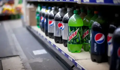 Para evitar el impuesto, la bebida debe tener menos de 4,5 gramos de azúcar por cada 100 mililitros. Foto: AFP