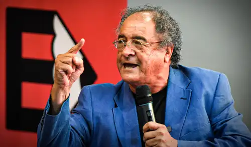 Nelson Ávila es conocido como "el candidato más intelectual" o "el candidato con ocho títulos" en Honduras.