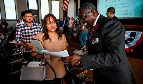 USCIS informó que solo aceptará un método de pago para los trámites migratorios.