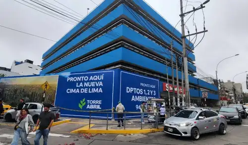 La Torre Abril buscaba superar en altura a la Torre del Banco de la Nación