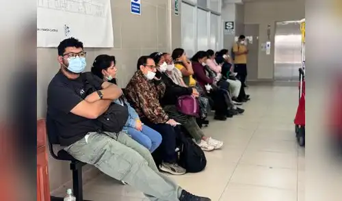 EsSalud Pacientes esperan varias semanas por una cita.