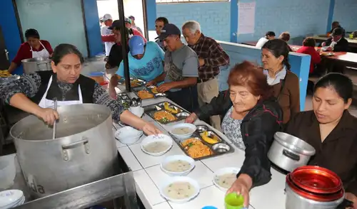 Las ollas comunes de Lima cuestionan que el presupuesto aprobado por el Congreso no es suficiente para garantizar su labor. Foto: Congreso