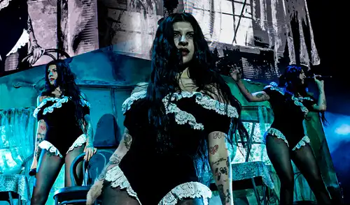 El concierto de Cazzu en Perú estuvo cargado de emoción y un vibrante eco de canciones que dejaron en el ambiente una sensación de cercanía y cariño mutuo. El concierto de Cazzu en Perú estuvo cargado de emoción y un vibrante eco de canciones que dejaron en el ambiente una sensación de cercanía y cariño mutuo.