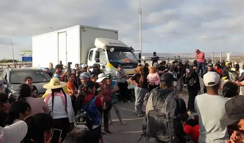 Crisis migratoria en la frontera Perú y Chile genera tensiones con la policía. Crisis migratoria en la frontera Perú y Chile genera tensiones con la policía.