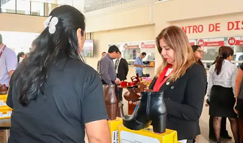 La feria ofrece productos como calzado, confecciones y cestería. Fuente: Difusión.