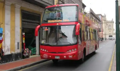 Buses turísticos informales representan un peligro para los visitantes. Foto: difusión