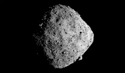 La NASA halló moléculas de ARN en el asteroide Bennu.