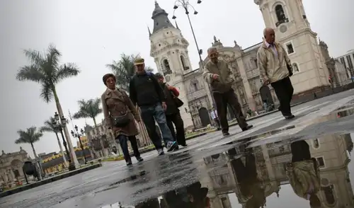 Lima Metropolitana presentará llovizna y descensos de temperaturas durante el feriado largo Las temperaturas oscilarán entre los 15 °C y 22 °C, con cielos cubiertos y alta humedad, siendo Lima Oeste la zona más afectada por este fenómeno climático.