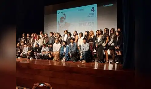 Alumnos de La Casa de Cartón y José Antonio Encinas. Foto: Difusión. Alumnos de La Casa de Cartón y José Antonio Encinas. Foto: Difusión.