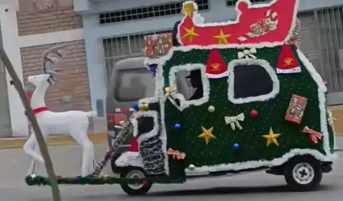 Clip tiene más de 130.000 reacciones en TikTok. Mototaxista peruano sorprende con trineo navideño sobre ruedas