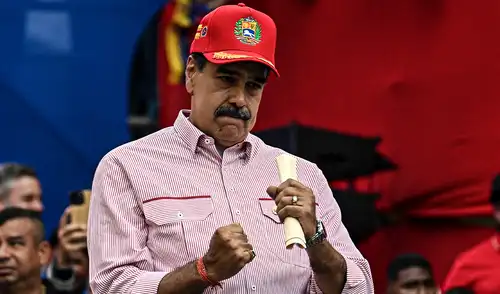 Maduro interpretó que millones de personas se han “convertido en un tejido de fuerza gigantesca, diversa y espontánea”. Foto: AFP. Régimen en Venezuela incorporó 5.600 soldados mientras Maduro asegura no están solos ante la escalda de EE. UU.