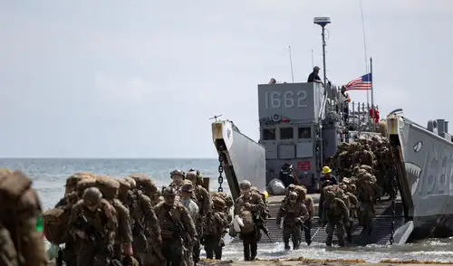 EE. UU. desembarca a sus marines en las costas de Ponce al sur de Puerto Rico. Foto: NY Times EE. UU. desembarca a sus marines en las costas de Ponce al sur de Puerto Rico.