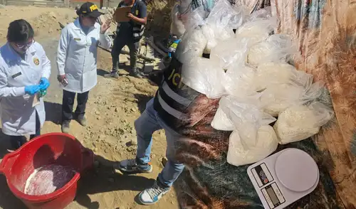 Intervención policial halló insumos y droga. Foto: PNP.