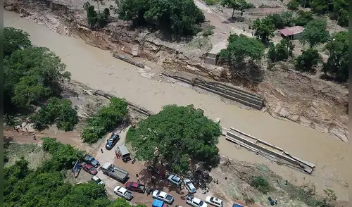 El viceministro de Defensa Civil, Alfredo Troche, confirmó el nuevo saldo en declaraciones a Radio Panamericana. Foto: AFP. Desborde de río en Bolivia dejó al menos 20 muertos y "decenas de desaparecidos", según balance oficial