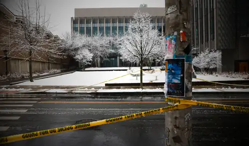 Policía reanuda búsqueda del tirador tras tiroteo en la Universidad de Brown que dejó dos muertos. Policía reanuda búsqueda del tirador tras tiroteo en la Universidad de Brown que dejó dos muertos.