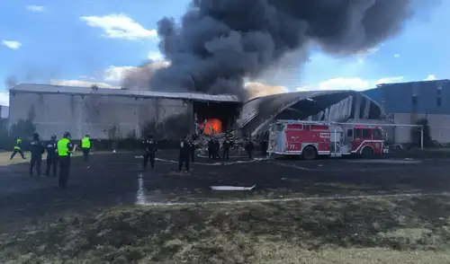 Bomberos y personal de emergencias atienden a víctimas tras caída de avioneta. Foto: X Bomberos y personal de emergencias atienden a víctimas tras caída de avioneta.