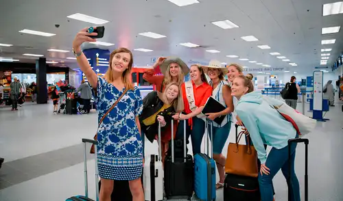 EE.UU. propone que extranjeros se tomen una selfie como prueba de que salieron del país. EE.UU. propone que extranjeros se tomen una selfie como prueba de que salieron del país.