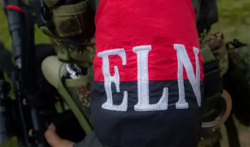 Dos explosiones en Cali, Colombia, la madrugada del martes resultaron en la muerte de dos policías durante un paro armado del ELN. Dos explosiones en Cali, Colombia, la madrugada del martes resultaron en la muerte de dos policías durante un paro armado del ELN.