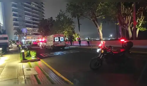 Crimen. El homicidio de un sujeto muy cerca a Larcomar alarmó a los vecinos de Miraflores. El asesino huyó. Crimen. El homicidio de un sujeto muy cerca a Larcomar alarmó a los vecinos de Miraflores. El asesino huyó.