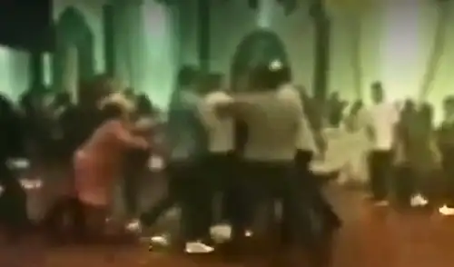 Fiesta de promoción en Ancash termina en pelea debido a padres de familia Fiesta de promoción en Ancash termina en pelea debido a padres de familia