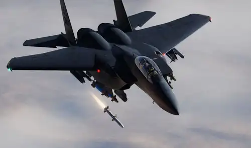 Estados Unidos lleva a cabo una ofensiva en Siria contra el grupo Estado Islámico, tras el ataque en Palmira que dejó tres estadounidenses muertos.