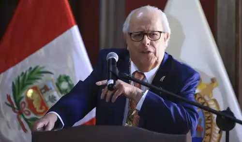 Julio Velarde también defendió la obligatoriedad y las cuentas individuales en un sistema de pensiones. Foto: Andina