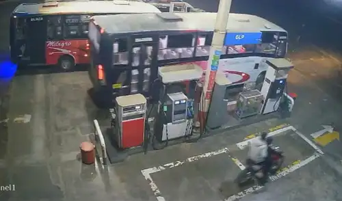 Atentado ocurrió cuando chofer surtía de combustible a su vehículo. Foto: difusión.