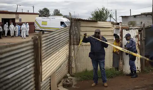 Tiroteo masivo en Sudáfrica deja 9 muertos y 10 heridos en un bar de Johannesburgo.