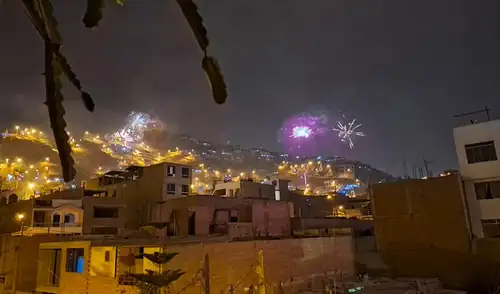 El uso masivo de fuegos artificiales en Navidad podría empeorar la calidad del aire en Lima Metropolitana, advierten especialistas. Las condiciones atmosféricas favorecerían la acumulación de contaminantes.