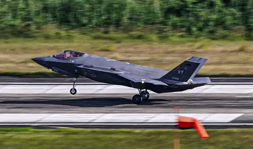 Estados Unidos realiza maniobras con aviones militares en Puerto Rico durante tensión con el régimen de Maduro